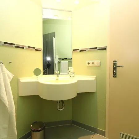 Appartementhaus Strandstrasse 32 5 * Ostseebad Kühlungsborn